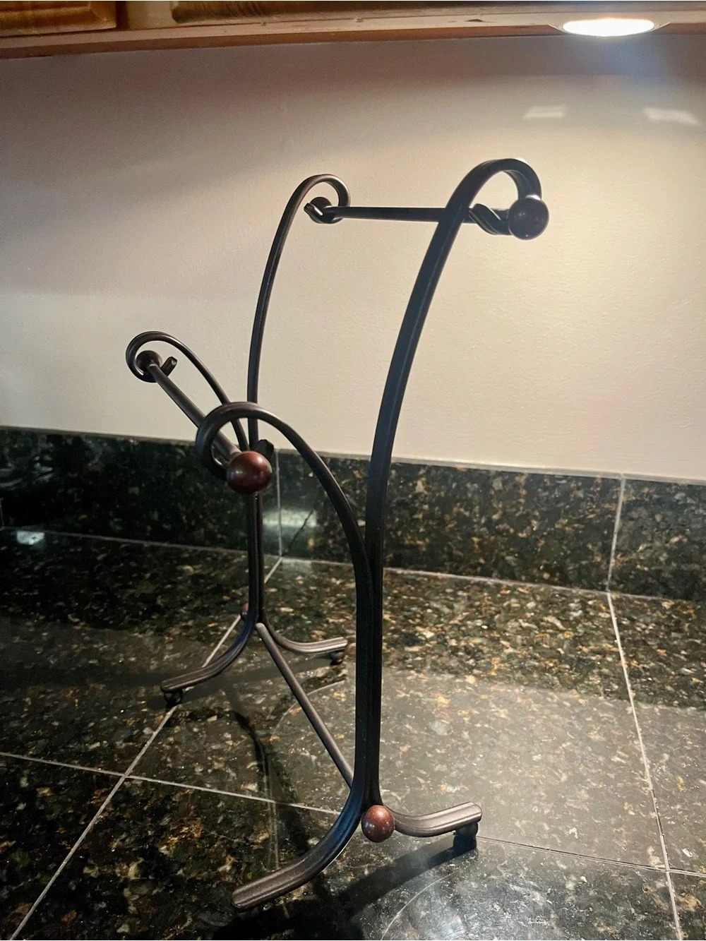 Two-tier towel stand